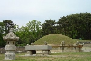 Geolleung, tumulus où sont enterrés le roi Jeongjo et la reine Hyoui