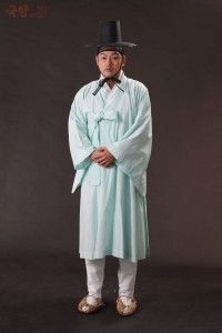 Noble sous Joseon portant un Durumagi